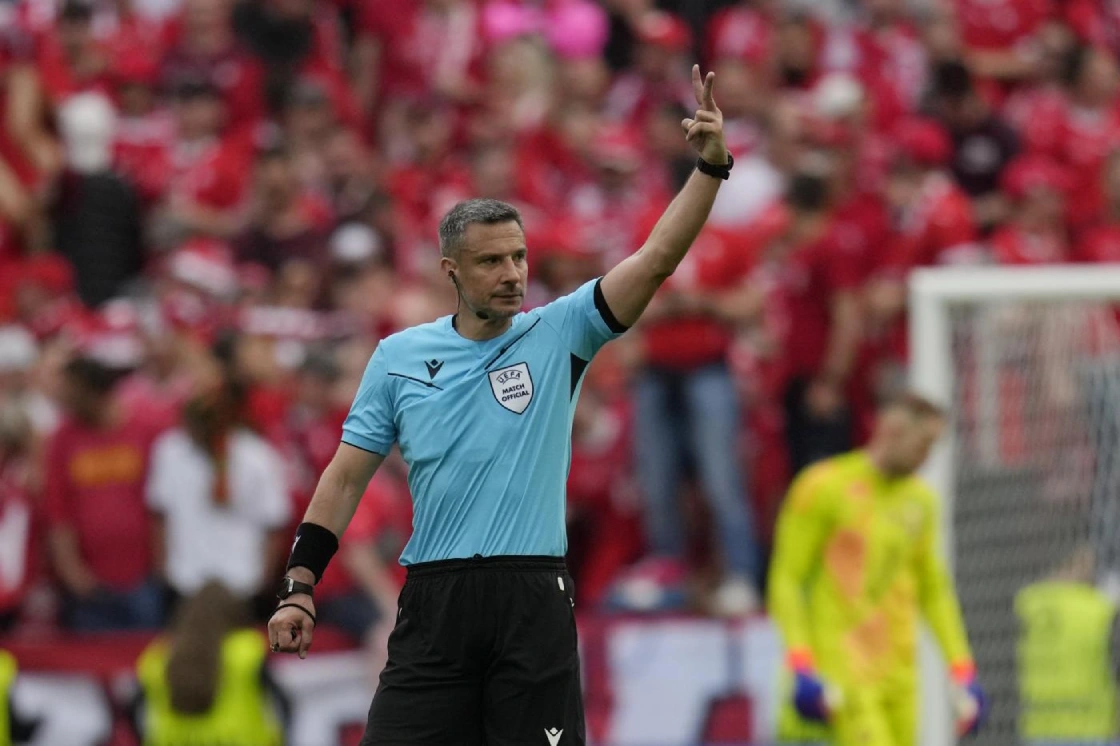 Slavko Vinčić Leverkusen Inter arbitro Champions League 2024-2025 Slavko Vinčić Leverkusen Inter arbitro Champions League 2024-2025