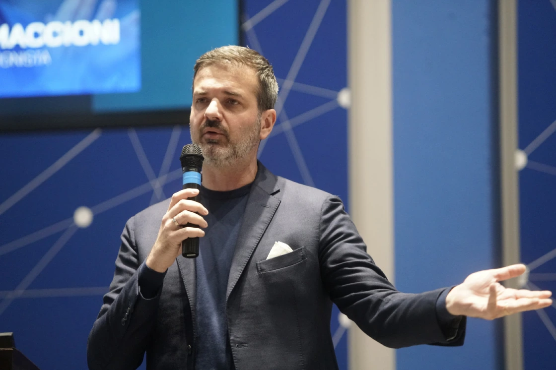 Andrea Stramaccioni salva due bagnanti